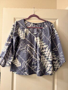 Women's Manuhealii Top Size Large